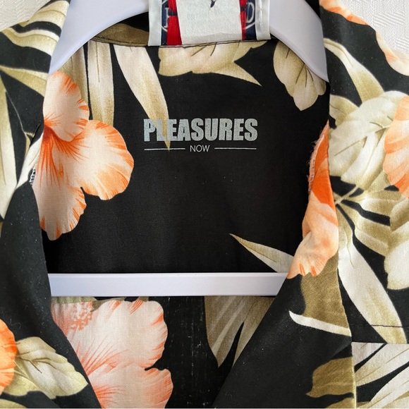 Pacific Legend Hawaiian Floral Black Cream Color Short Sleeve Button Up Size Med - Picture 5 of 10
